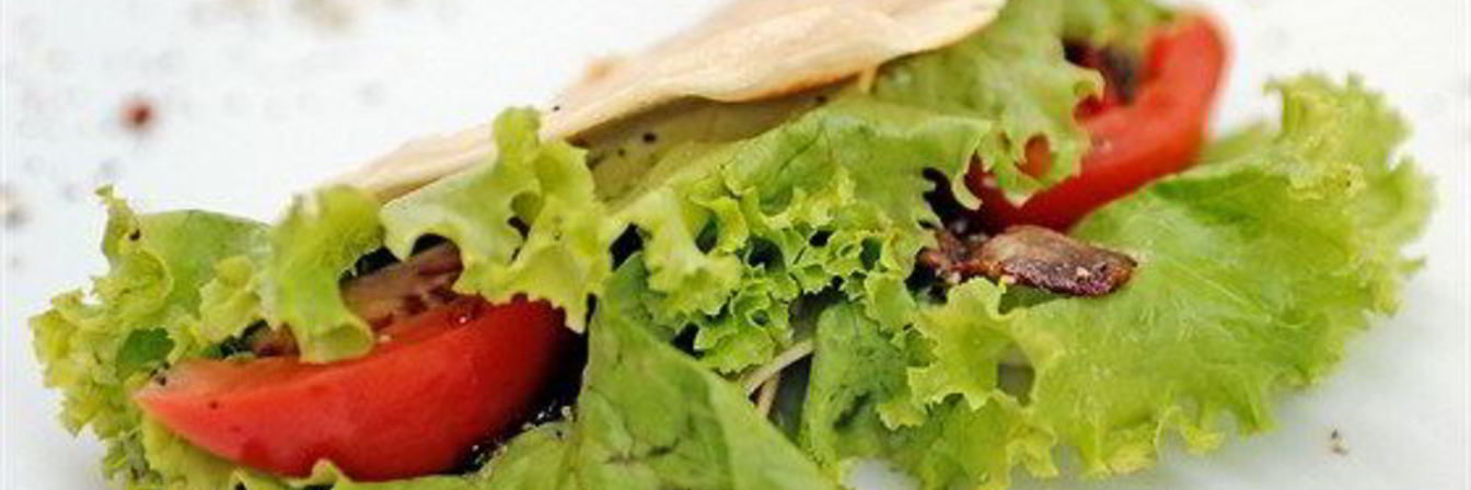 Рецепт Питы с зеленью, жареным луком и беконом