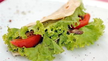 Рецепт Питы с зеленью, жареным луком и беконом