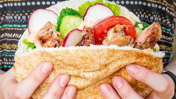 Рецепт Питы со свежими овощами и курицей на углях