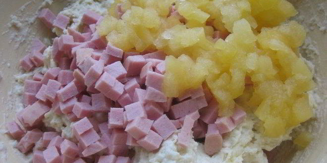 Рецепт сырно-тыквенных лепешки с колбасой и зеленью