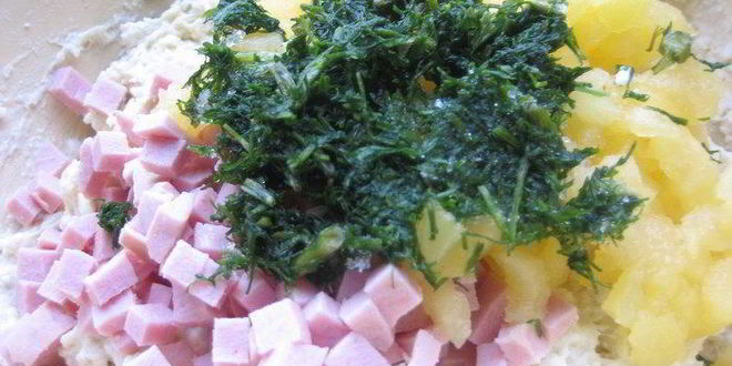 Рецепт сырно-тыквенных лепешки с колбасой и зеленью