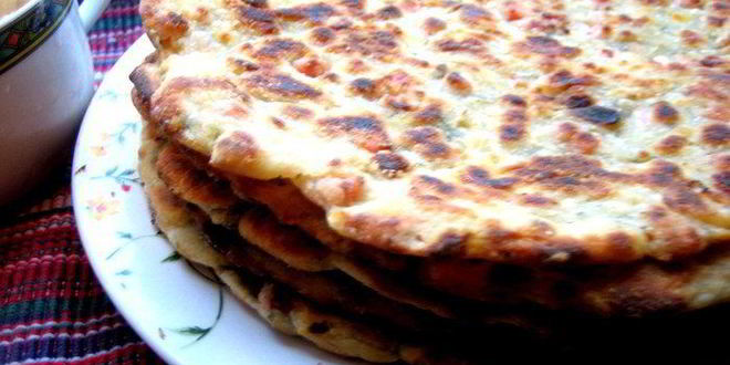 Рецепт сырно-тыквенных лепешки с колбасой и зеленью