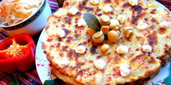 Рецепт сырно-тыквенных лепешки с колбасой и зеленью