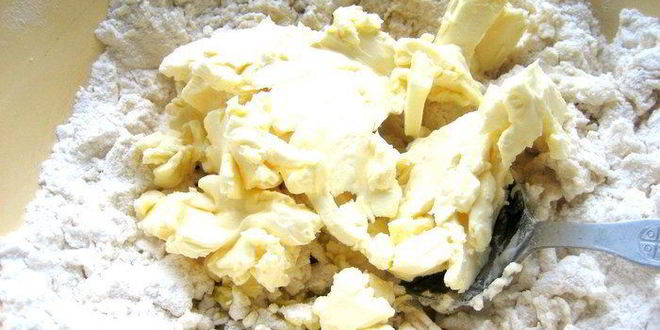 Рецепт сырно-тыквенных лепешки с колбасой и зеленью