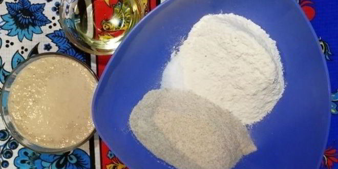 Рецепт цельнозерновой лепешки с тунцом, креветками и перечным соусом