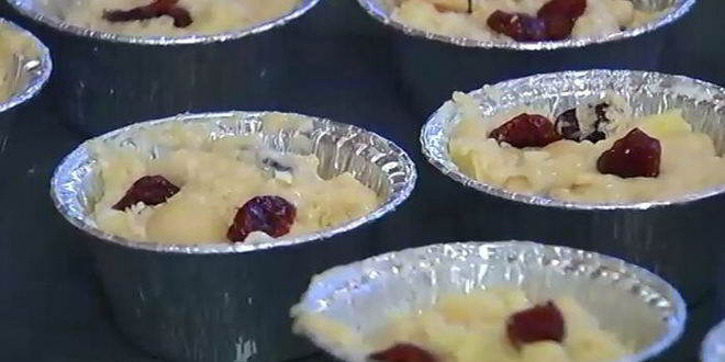 Рецепт маффинов с белым шоколадом, макадамией и вишней