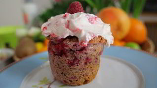 Рецепт Миндальных маффинов с малиновым кремом