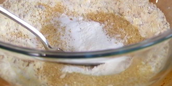 Рецепт миндальных маффинов с малиновым кремом