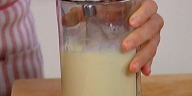 Рецепт миндальных маффинов с малиновым кремом