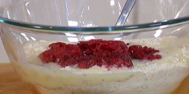 Рецепт миндальных маффинов с малиновым кремом