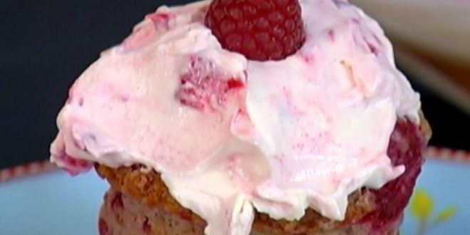Рецепт миндальных маффинов с малиновым кремом