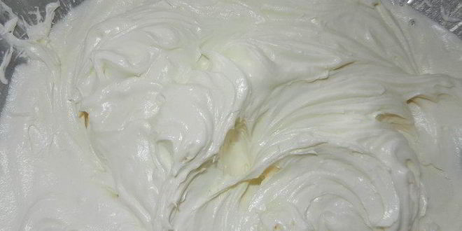 Рецепт нежных шоколадных маффинов и крем для украшения