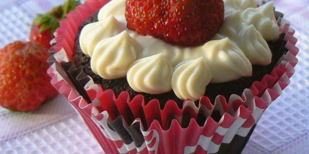 Как приготовить шоколадно-клубничные маффины