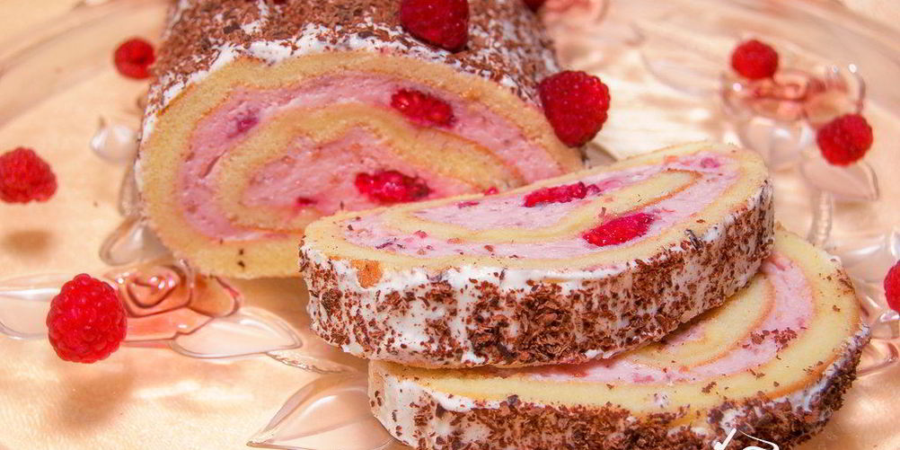 Как приготовить малиновый рулет