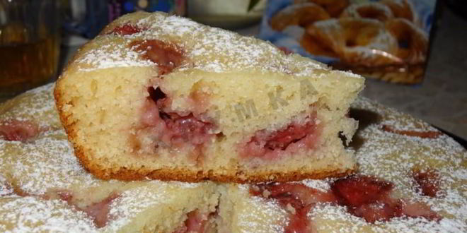 Рецепт манника в мультиварке на молоке с ягодами