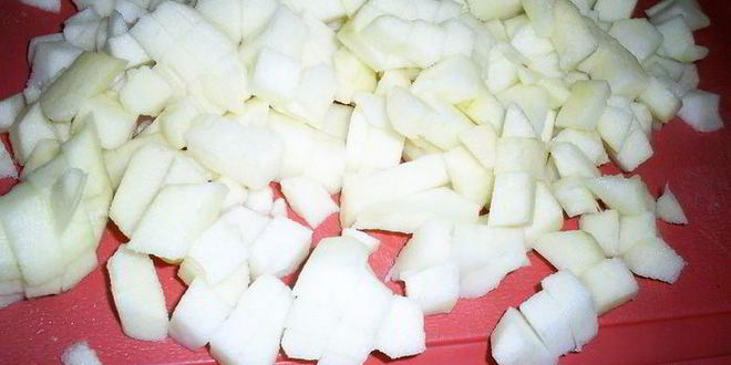 Рецепт нежного манника с яблоками и изюмом