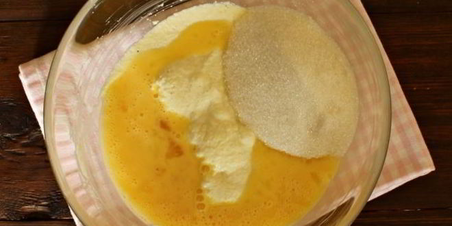 Рецепт шоколадного манника с халвой