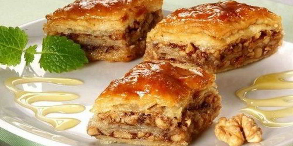 Как приготовить медовую пахлаву с грецкими орехами и миндалем