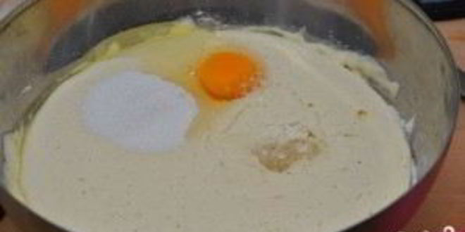 Рецепт дрожжевых оладий с яблоками