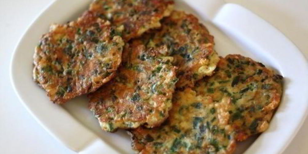 Как приготовить оладьи из лука