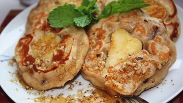 Рецепт Оладий с яблоками, финиками и орешками