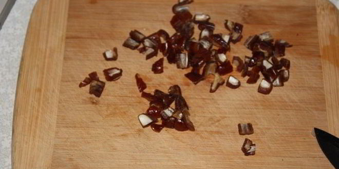 Рецепт оладий с яблоками, финиками и орешками