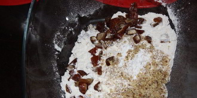 Рецепт оладий с яблоками, финиками и орешками