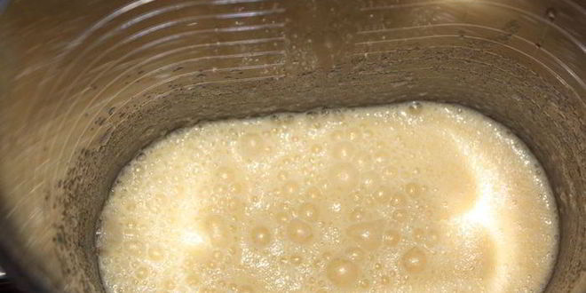 Рецепт оладий с яблоками, финиками и орешками