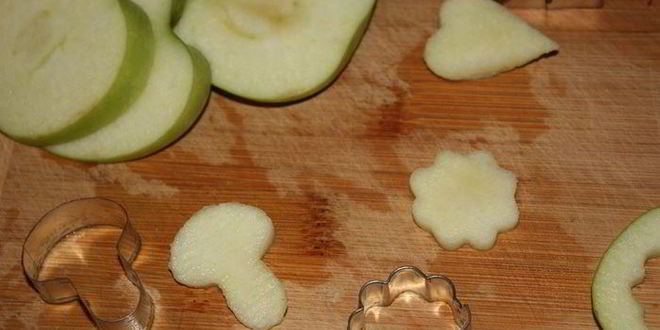 Рецепт оладий с яблоками, финиками и орешками