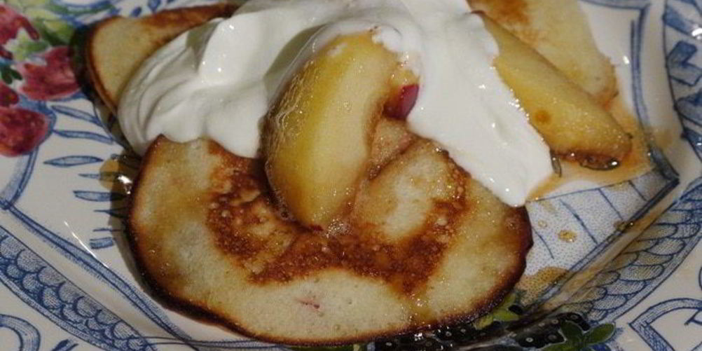 Как приготовить оладьи с яблоками и яблочной карамелью