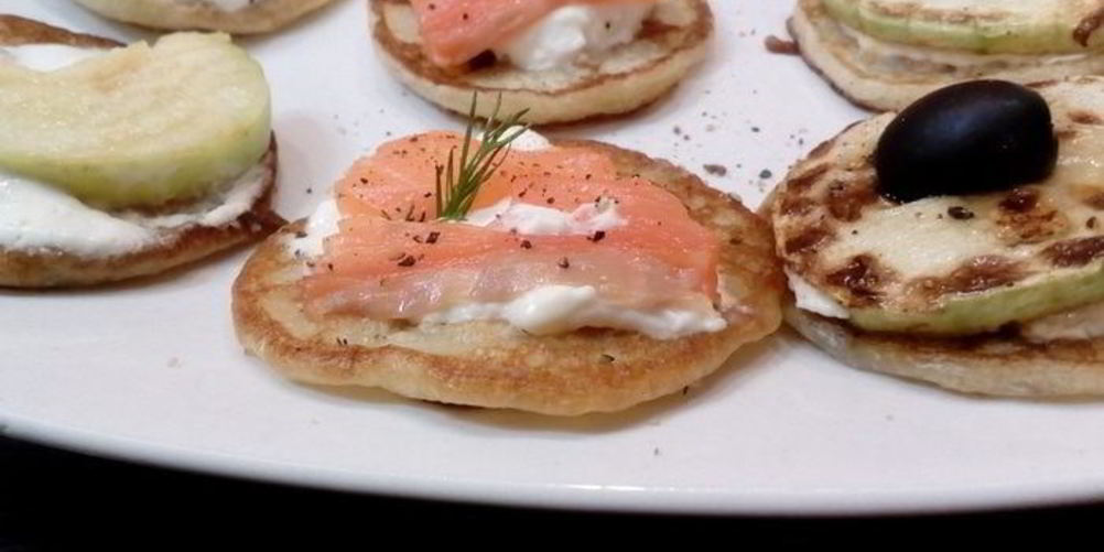 Как приготовить оладьи со сметанным кремом