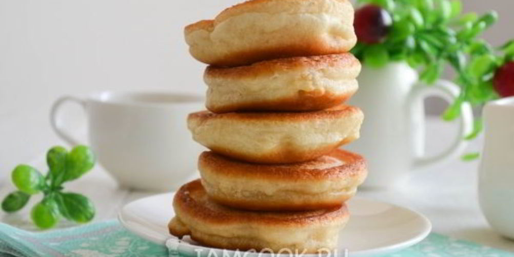 Как приготовить пышные оладьи на кефире и дрожжах