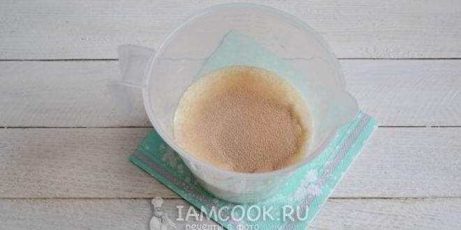 Рецепт пышных оладий на кефире и дрожжах