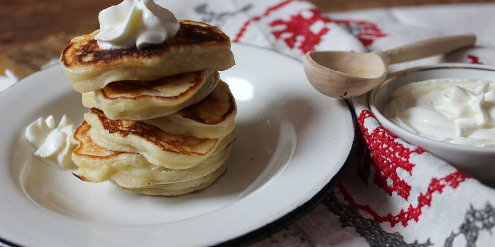 Как приготовить сметанные оладьи