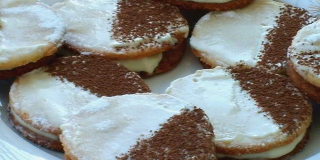 Рецепт миндального печенья день-ночь