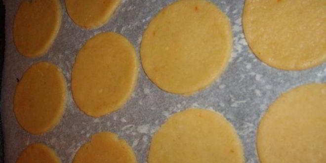 Рецепт миндального печенья день-ночь