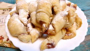 Рецепт Рогаликов из слоеного теста