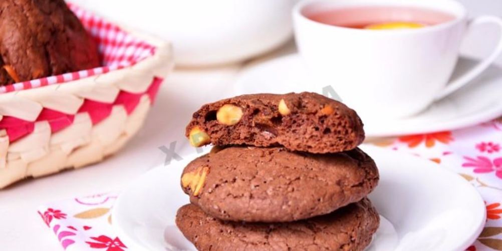 Как приготовить шоколадное печенье с арахисом