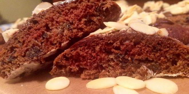 Рецепт шоколадного печенья с черносливом и миндалем