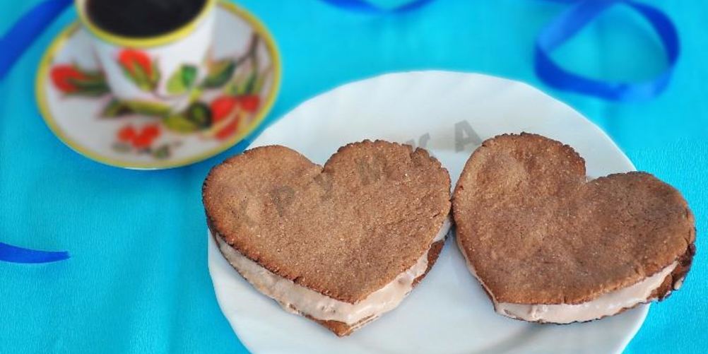 Как приготовить шоколадное печенье-сэндвичи на 14 февраля
