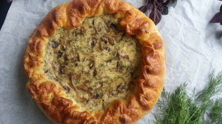 Рецепт Дрожжевого пирога-киша с шампиньонами