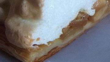 Рецепт Нежного яблочного пирога с меренгой