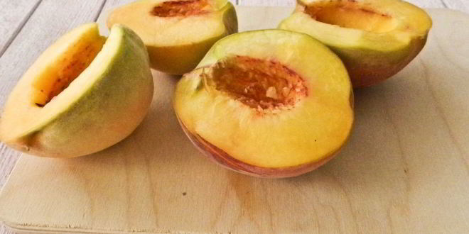 Рецепт пирога из слоеного теста с персиками