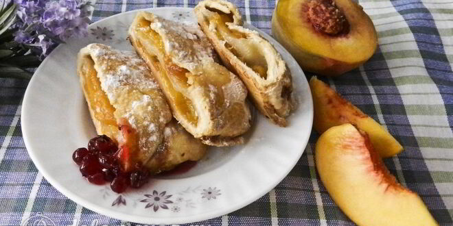 Рецепт пирога из слоеного теста с персиками