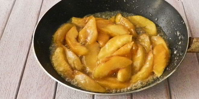 Рецепт пирога из слоеного теста с персиками