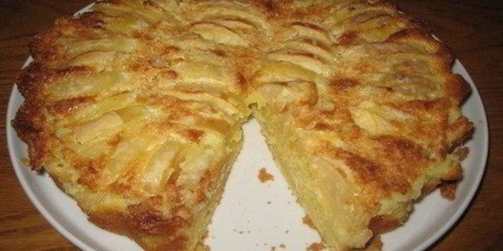 Как приготовить пирог неженка с яблоками в сметанной заливке