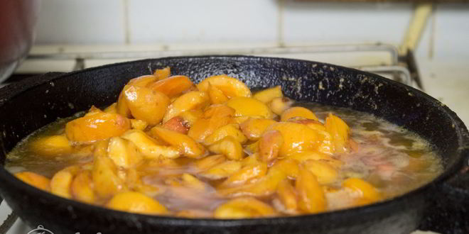 Рецепт пирога с абрикосами и безе