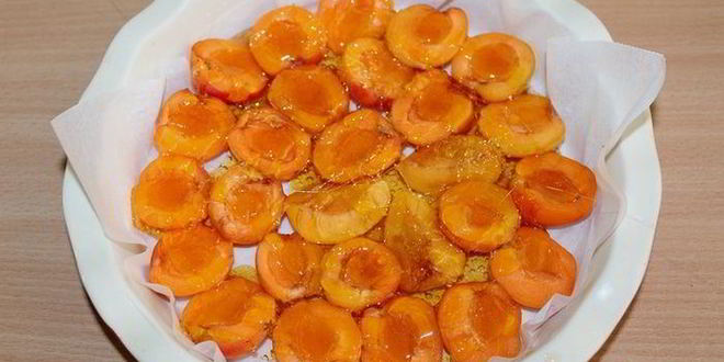 Рецепт пирога с абрикосами и карамелью