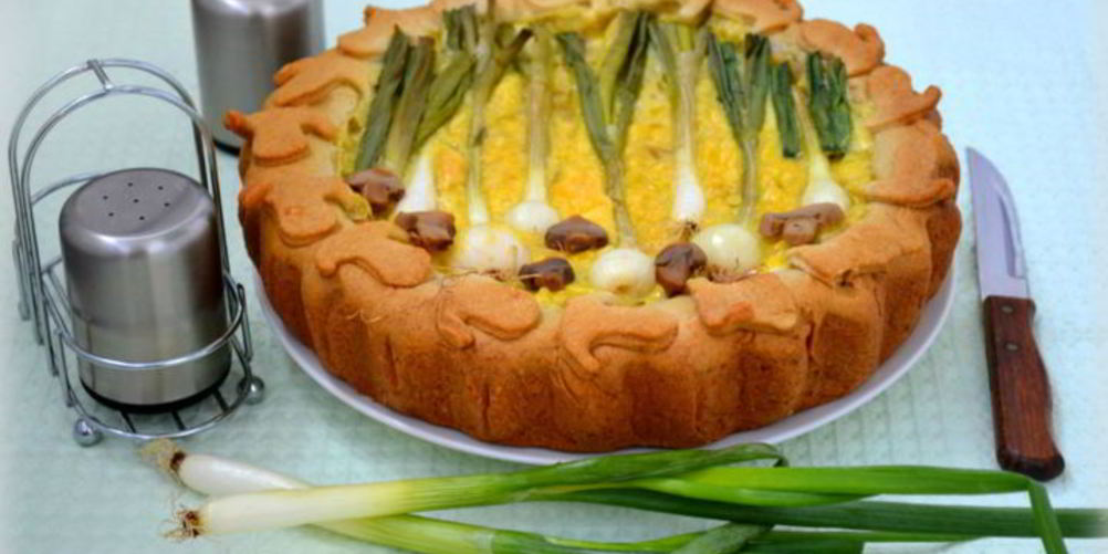 Как приготовить пирог с молодым луком и грибами