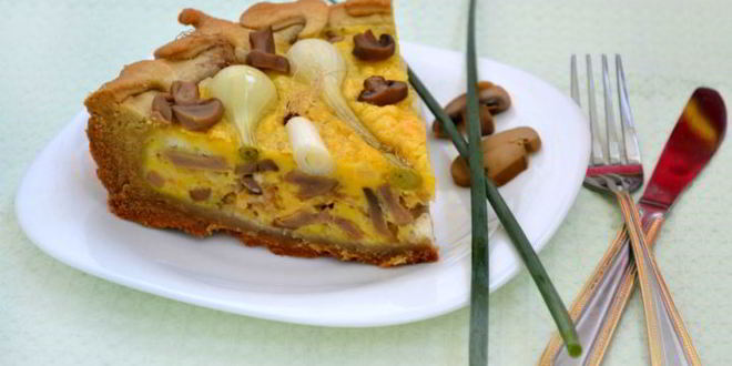 Рецепт пирога с молодым луком и грибами